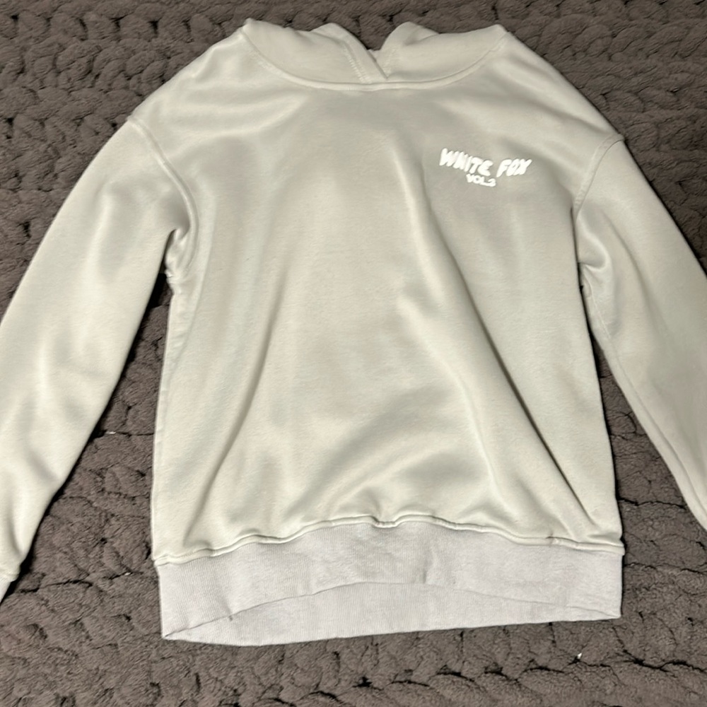 white sweatshirt. barely worn. great condition.